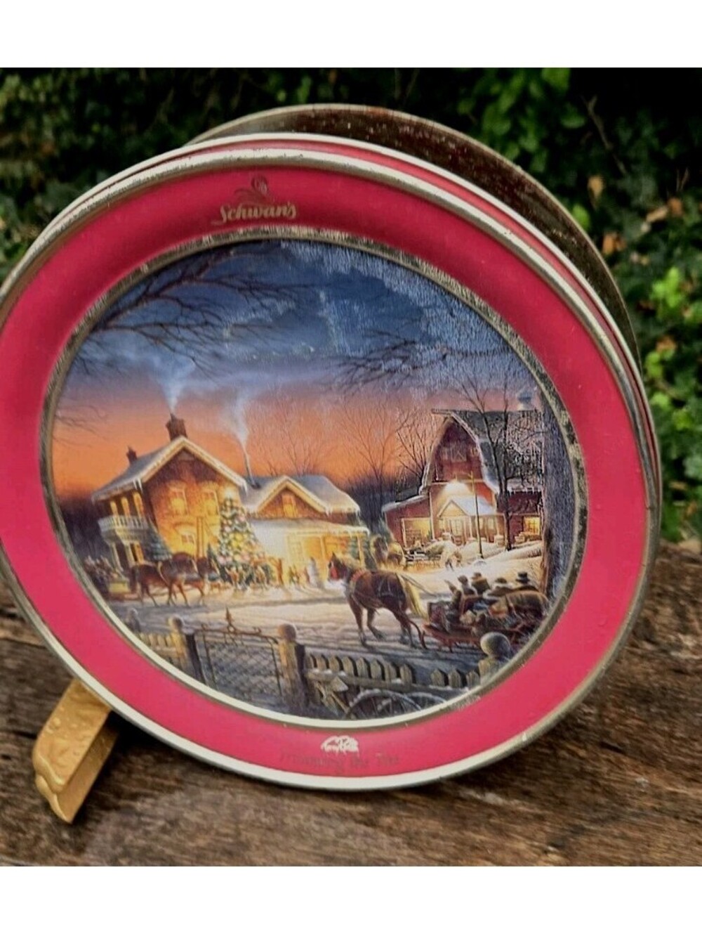 Schwan's Limited Edition 2003 "Trimming The Tree" Vintage  Red Tin 10.0x4"